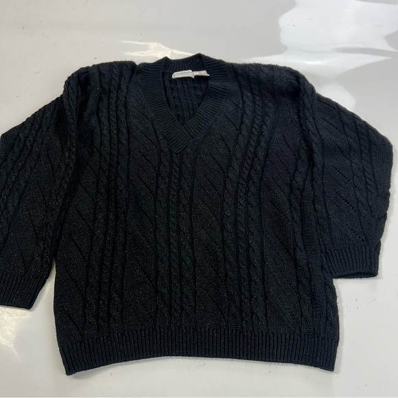 Liz Claiborne Sweaters - Liz Claiborne women’s petite black V neck glitter sweater PS m138-33